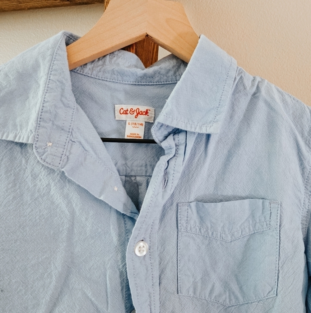 3/$20 Cat & Jack Boys Light Blue Button-Down Shirt (Size L) - Picture 2 of 3